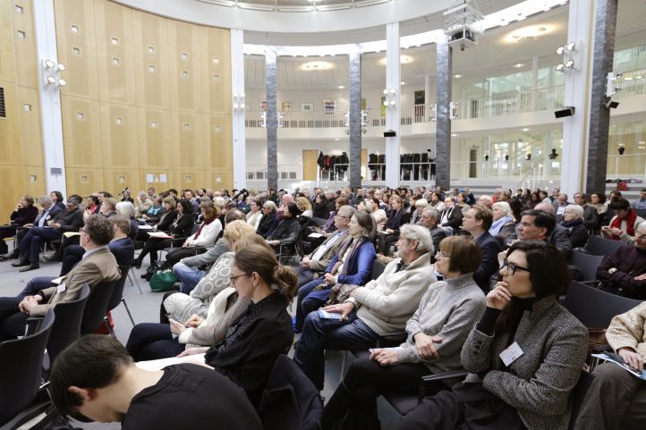 Das Publikum bei der Konferenz Miteinander in Vielfalt bei der FES lauscht der Diskussion